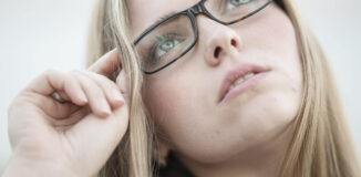 Blondynka-w-okularach